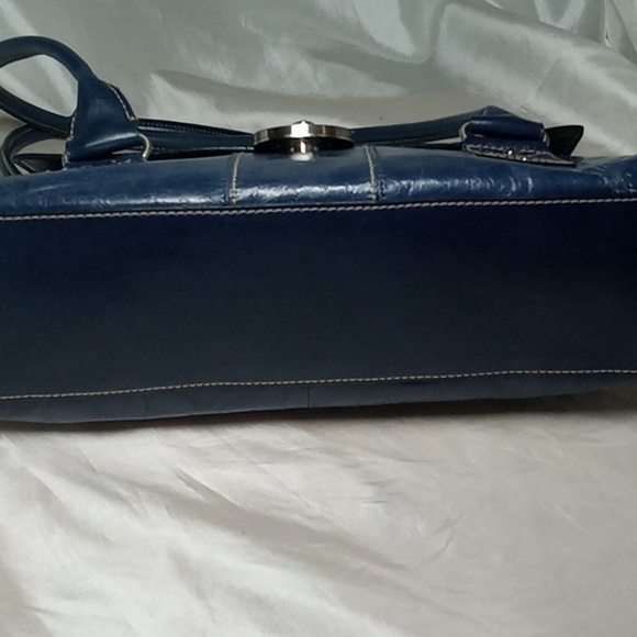 East 5th Blue Shoulder Bag with Silver Clasp - Picture 4 of 7